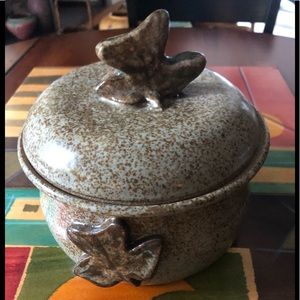 Ceramic hand made covered dish 8x 6